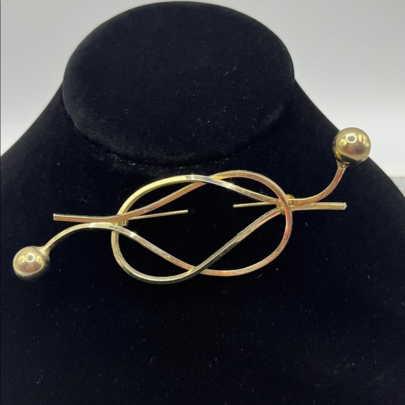 Chic Gold Infinity Brooch Mid Century Modern Abstract Design - Picture 2 of 11